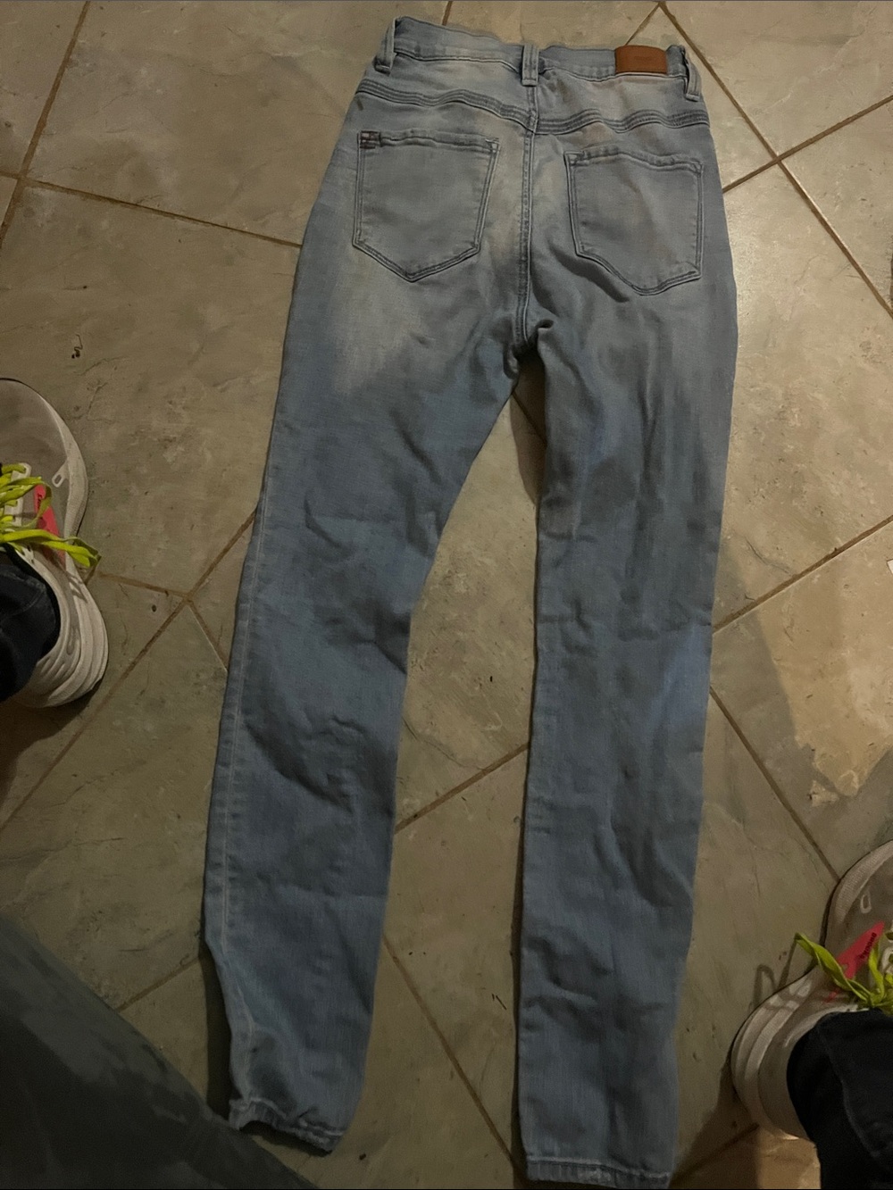Light Wash Blue Jeans - Classic Casual Fit